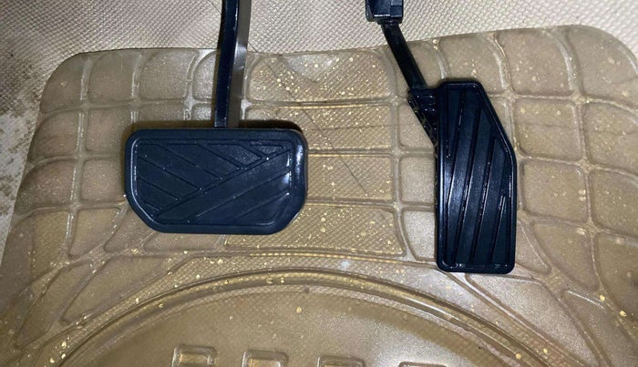 2020 Maruti Dzire ZXI AMT, Petrol, Automatic, 42,070 km, Pedals
