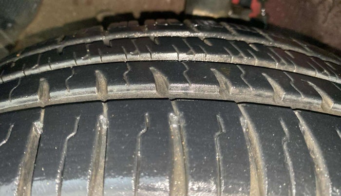 2018 Hyundai Xcent S 1.2, Petrol, Manual, 33,629 km, Left Front Tyre Tread