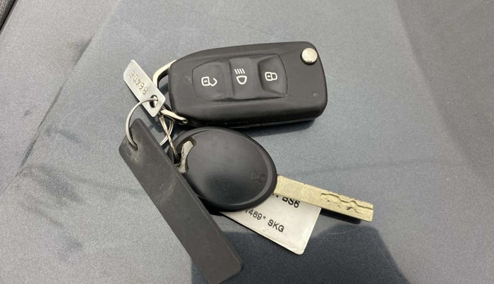2021 Tata ALTROZ XE PETROL, Petrol, Manual, 86,597 km, Key Close Up