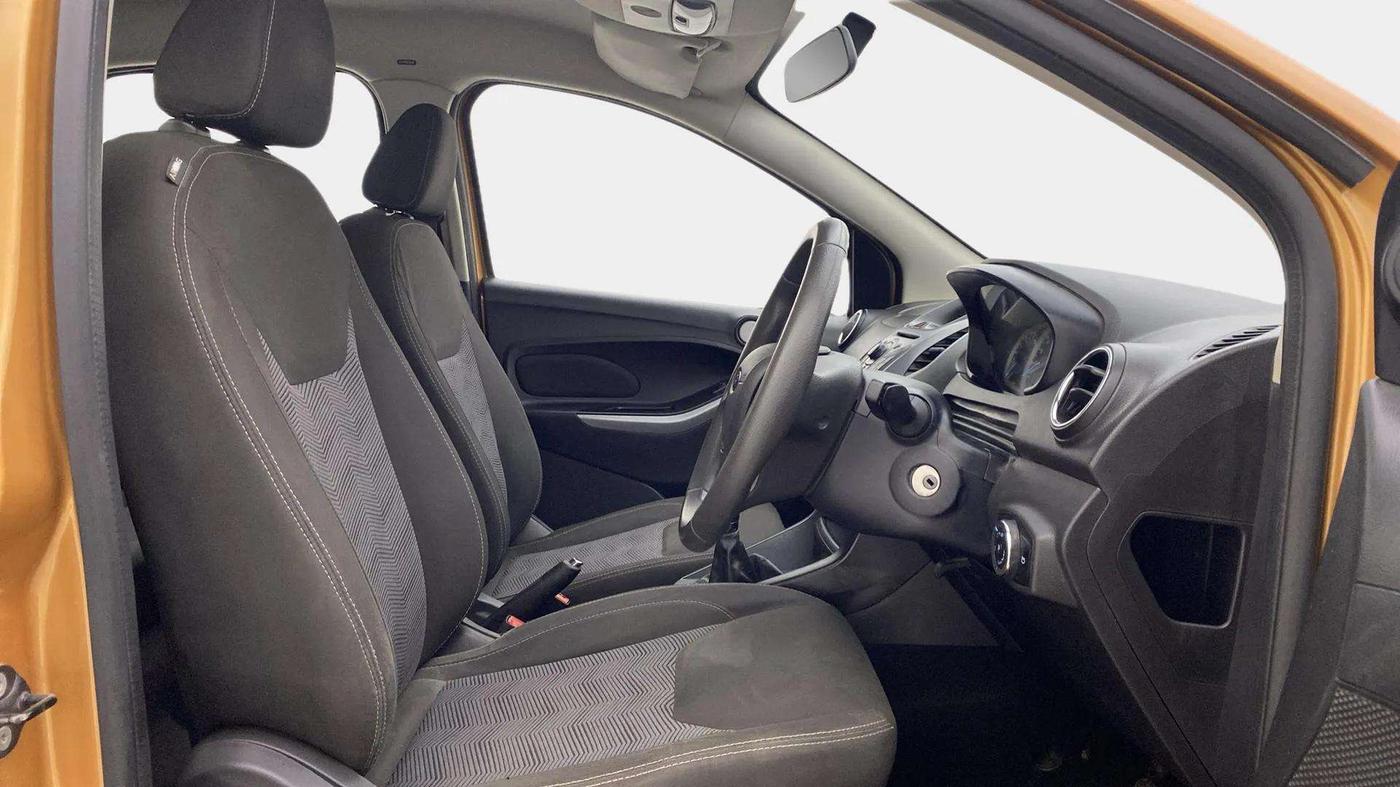 2015 Ford New Figo TITANIUM 1.2 PETROL MT, Petrol, Manual, 49,829 km, Right Side Front Door Cabin