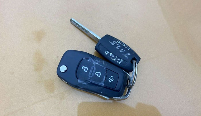 2015 Ford New Figo TITANIUM 1.2 PETROL MT, Petrol, Manual, 49,829 km, Key Close Up