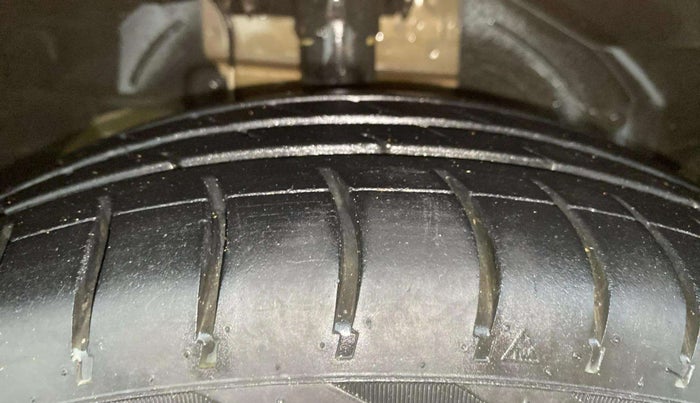 2015 Ford New Figo TITANIUM 1.2 PETROL MT, Petrol, Manual, 49,829 km, Right Front Tyre Tread