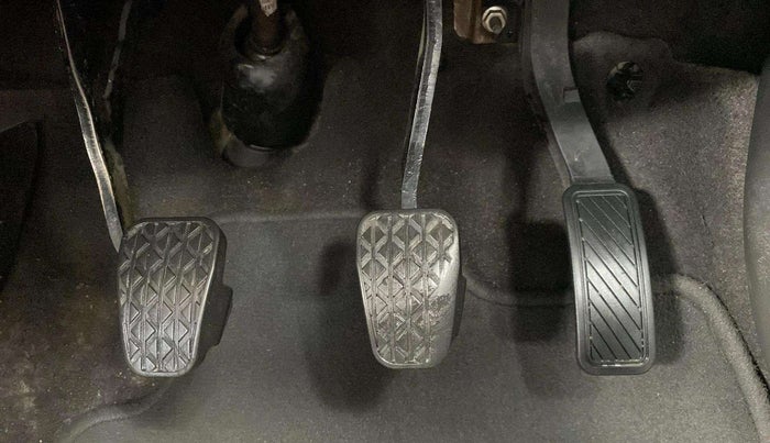 2015 Ford New Figo TITANIUM 1.2 PETROL MT, Petrol, Manual, 49,829 km, Pedals