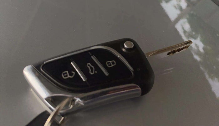 2021 Tata NEXON XMA PETROL, Petrol, Automatic, 80,235 km, Key Close Up