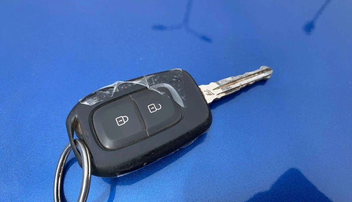 2022 Renault TRIBER RXL MT, Petrol, Manual, 29,820 km, Key Close Up