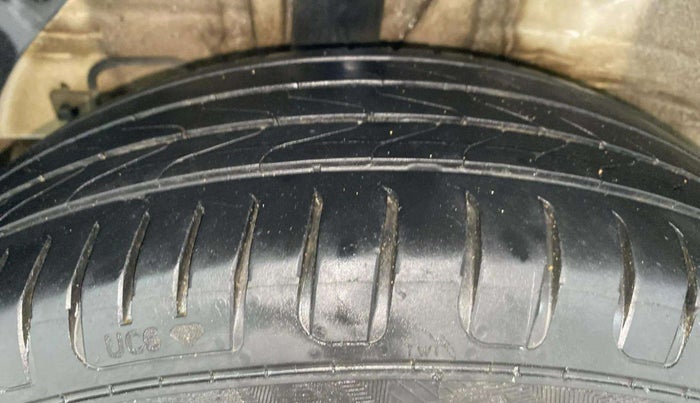 2017 Hyundai Elite i20 MAGNA 1.2, Petrol, Manual, 74,403 km, Right Rear Tyre Tread