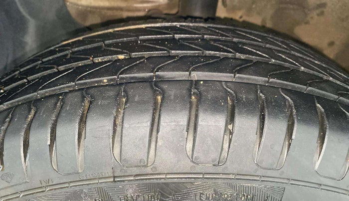 2017 Hyundai Elite i20 MAGNA 1.2, Petrol, Manual, 74,403 km, Left Front Tyre Tread