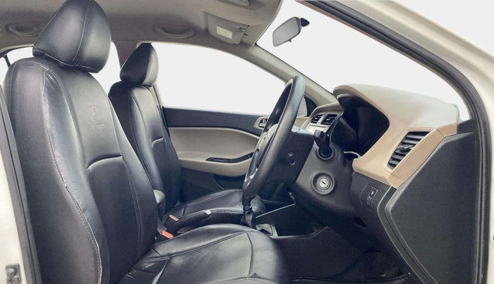 2017 Hyundai Elite i20 MAGNA 1.2, Petrol, Manual, 74,403 km, Right Side Front Door Cabin