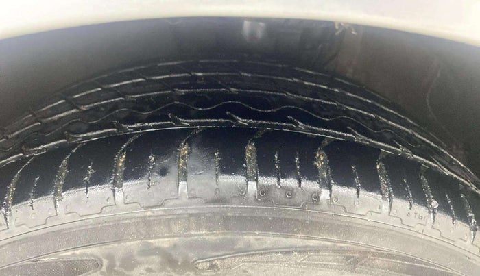 2018 Volkswagen Polo HIGHLINE 1.0L, Petrol, Manual, 79,947 km, Left Front Tyre Tread