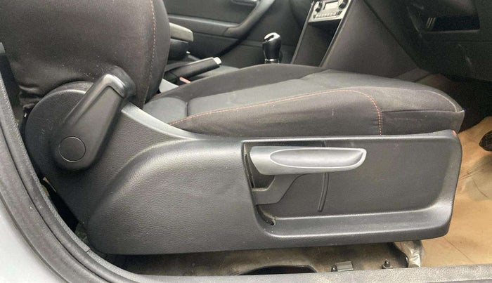 2018 Volkswagen Polo HIGHLINE 1.0L, Petrol, Manual, 79,947 km, Driver Side Adjustment Panel