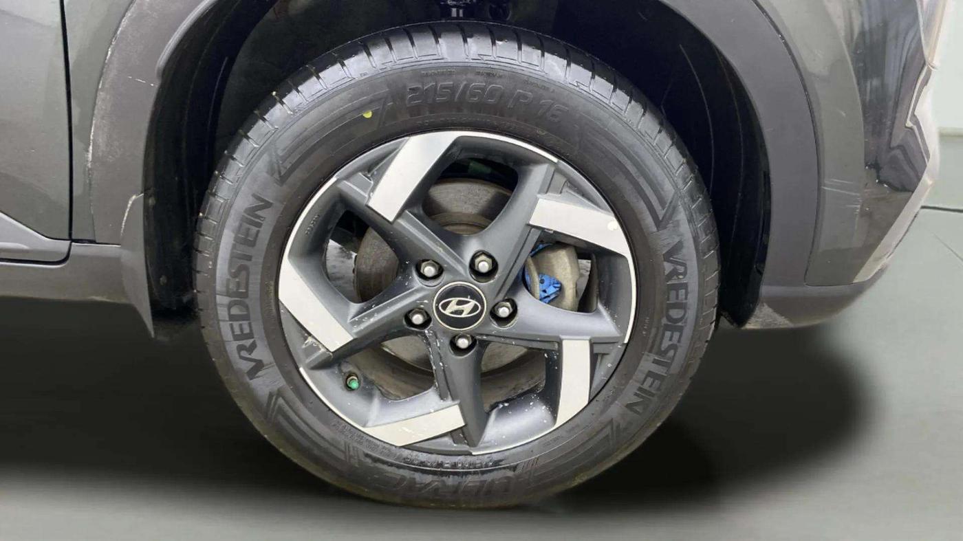 2021 Hyundai VENUE S+ 1.2, Petrol, Manual, 39,964 km, Right Front Wheel