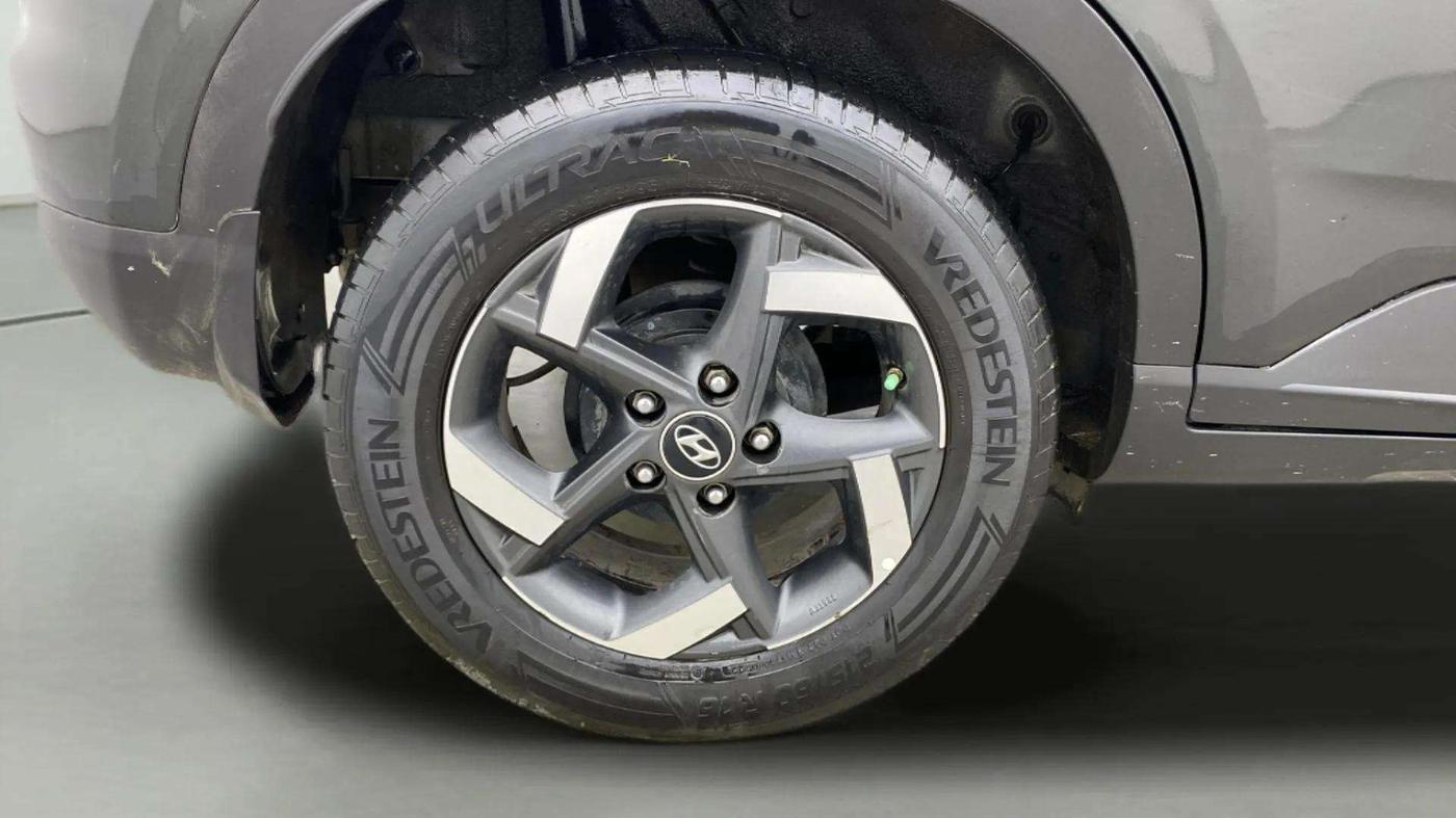 2021 Hyundai VENUE S+ 1.2, Petrol, Manual, 39,964 km, Right Rear Wheel