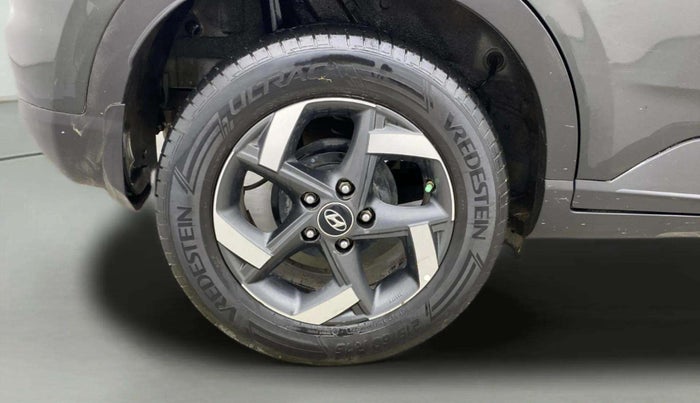2021 Hyundai VENUE S+ 1.2, Petrol, Manual, 39,765 km, Right Rear Wheel