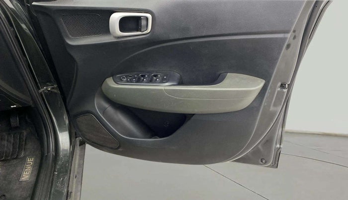 2021 Hyundai VENUE S+ 1.2, Petrol, Manual, 39,765 km, Driver Side Door Panels Control