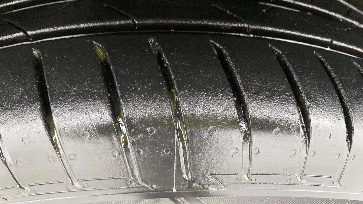 2021 Hyundai VENUE S+ 1.2, Petrol, Manual, 39,964 km, Left Front Tyre Tread