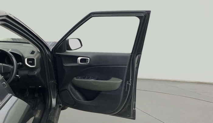 2021 Hyundai VENUE S+ 1.2, Petrol, Manual, 39,765 km, RHS Front Door