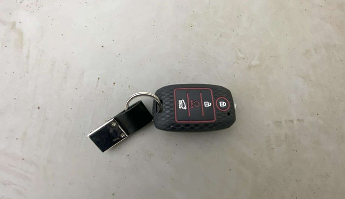 2022 KIA SONET HTK PLUS 1.5, Diesel, Manual, 88,403 km, Key Close Up