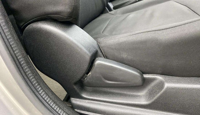 2018 Renault Kwid RXT 1.0 EASY-R AT OPTION, Petrol, Automatic, 30,166 km, Driver Side Adjustment Panel