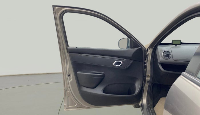 2018 Renault Kwid RXT 1.0 EASY-R AT OPTION, Petrol, Automatic, 30,166 km, LHS Front Door
