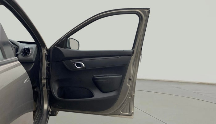 2018 Renault Kwid RXT 1.0 EASY-R AT OPTION, Petrol, Automatic, 30,166 km, RHS Front Door