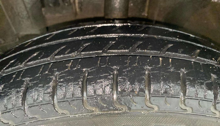 2018 Renault Kwid RXT 1.0 EASY-R AT OPTION, Petrol, Automatic, 30,166 km, Left Front Tyre Tread