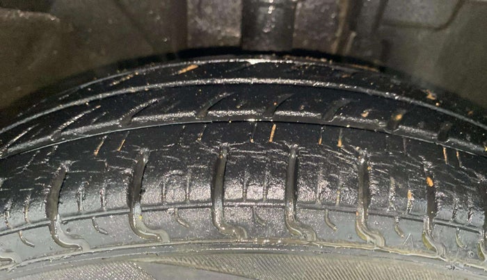 2018 Renault Kwid RXT 1.0 EASY-R AT OPTION, Petrol, Automatic, 30,166 km, Right Front Tyre Tread