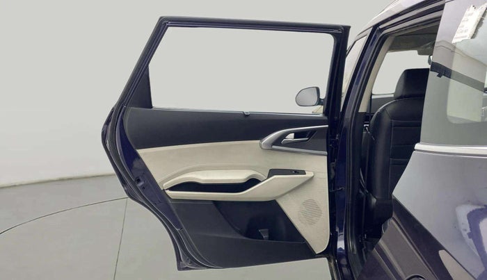 2023 KIA CARENS PRESTIGE PLUS 1.4 PETROL DCT 7 STR, Petrol, Automatic, 26,127 km, LHS Rear Door