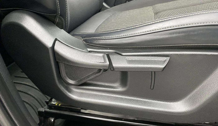 2023 KIA CARENS PRESTIGE PLUS 1.4 PETROL DCT 7 STR, Petrol, Automatic, 26,127 km, Driver Side Adjustment Panel