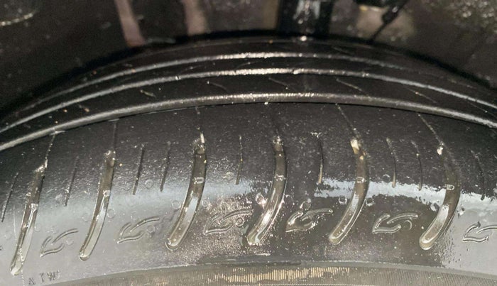 2023 KIA CARENS PRESTIGE PLUS 1.4 PETROL DCT 7 STR, Petrol, Automatic, 26,127 km, Left Front Tyre Tread