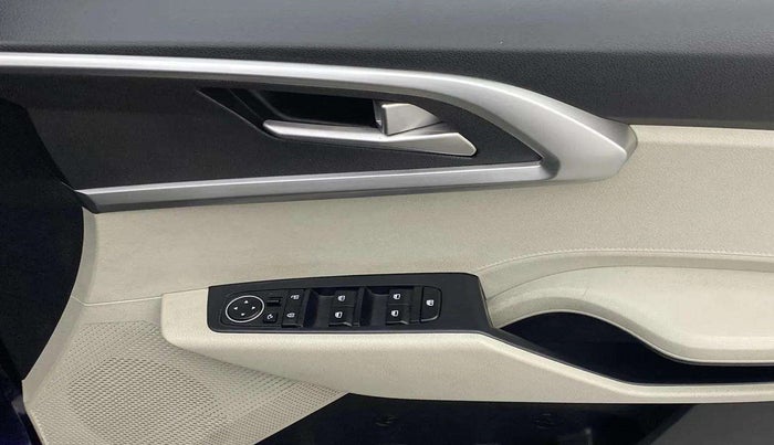 2023 KIA CARENS PRESTIGE PLUS 1.4 PETROL DCT 7 STR, Petrol, Automatic, 26,127 km, Driver Side Door Panels Control