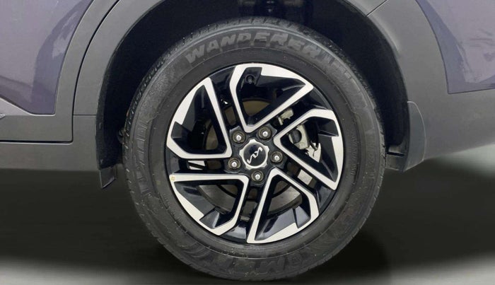 2023 KIA CARENS PRESTIGE PLUS 1.4 PETROL DCT 7 STR, Petrol, Automatic, 26,127 km, Left Rear Wheel