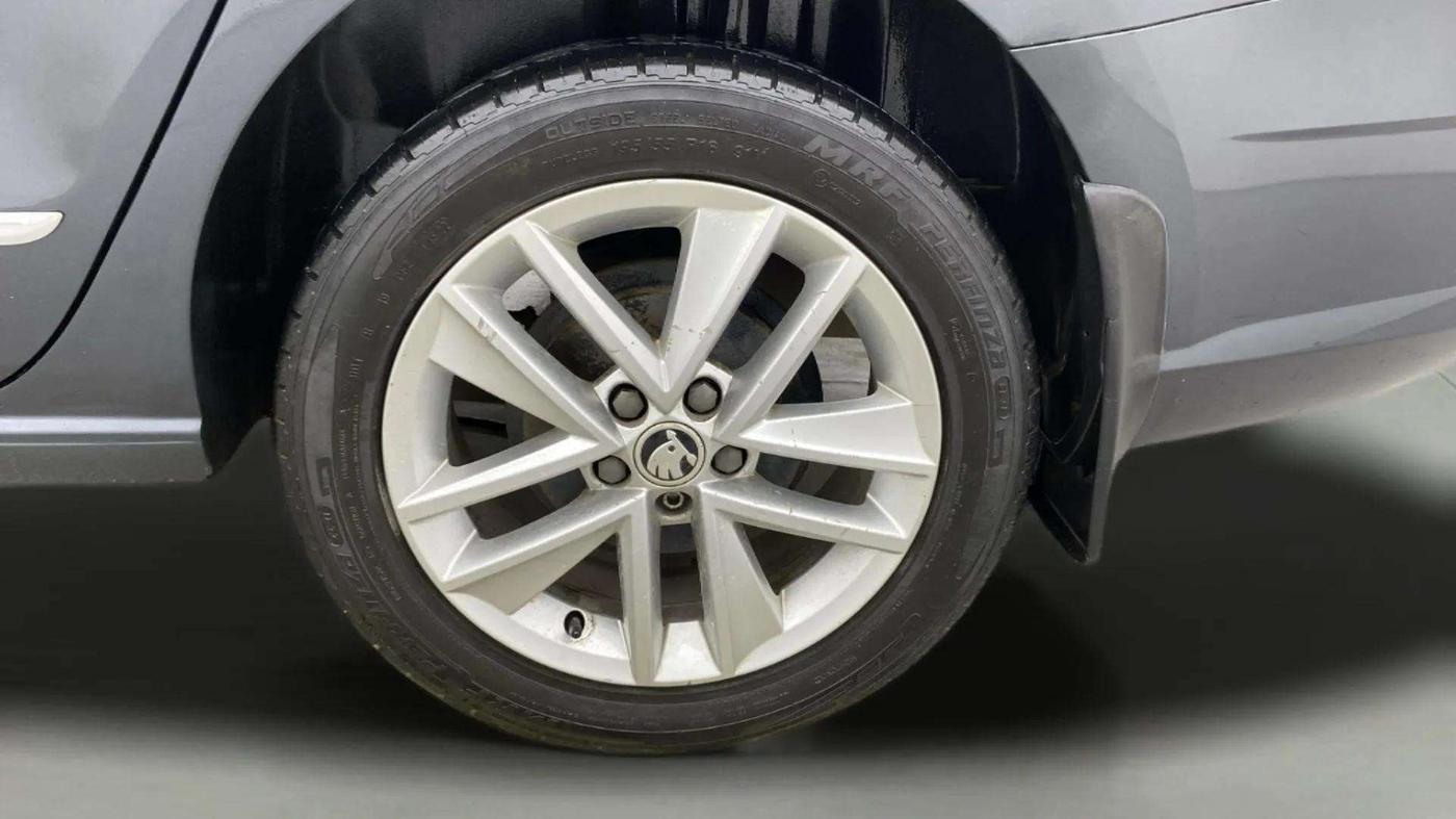 2019 Skoda Rapid STYLE 1.6 MPI AT, Petrol, Automatic, 69,671 km, Left Rear Wheel