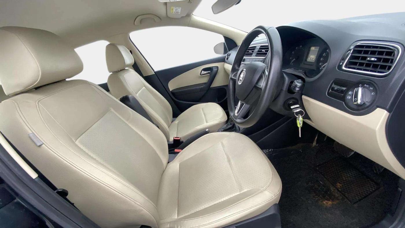 2019 Skoda Rapid STYLE 1.6 MPI AT, Petrol, Automatic, 69,671 km, Right Side Front Door Cabin