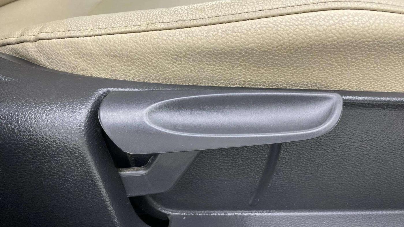 2019 Skoda Rapid STYLE 1.6 MPI AT, Petrol, Automatic, 69,671 km, Driver Side Adjustment Panel