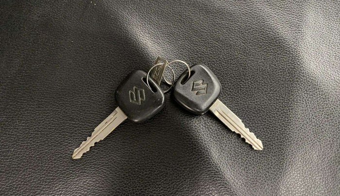 2021 Maruti Eeco 5 STR WITH A/C+HTR, Petrol, Manual, 26,340 km, Key Close Up