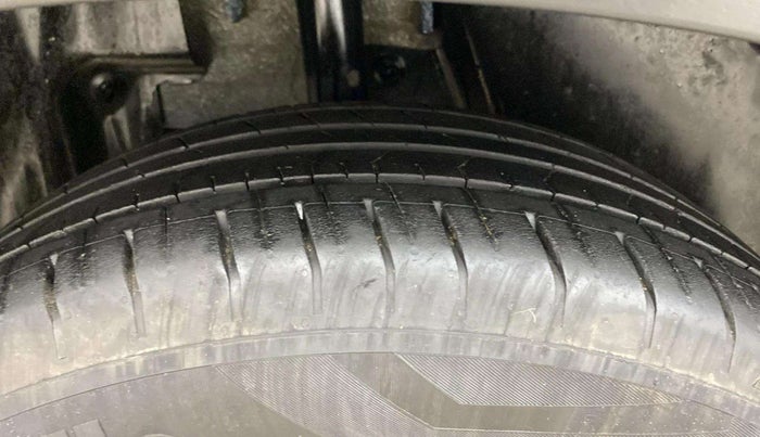 2019 Nissan Kicks XV DIESEL, Diesel, Manual, 99,772 km, Right Rear Tyre Tread