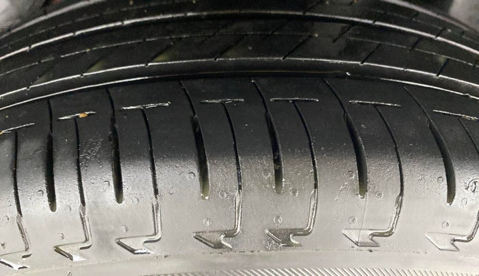 2015 Ford Figo Aspire TITANIUM 1.5 PETROL AT, Petrol, Automatic, 25,361 km, Left Rear Tyre Tread