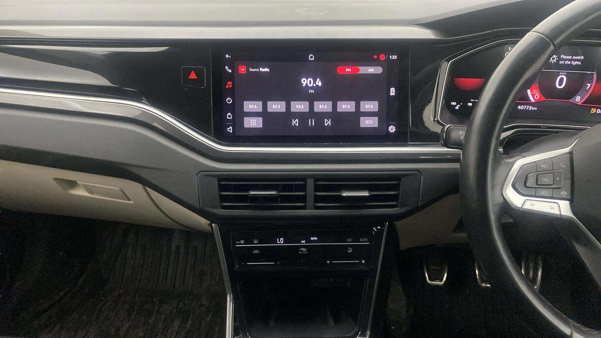 Center-console---infotainment-28