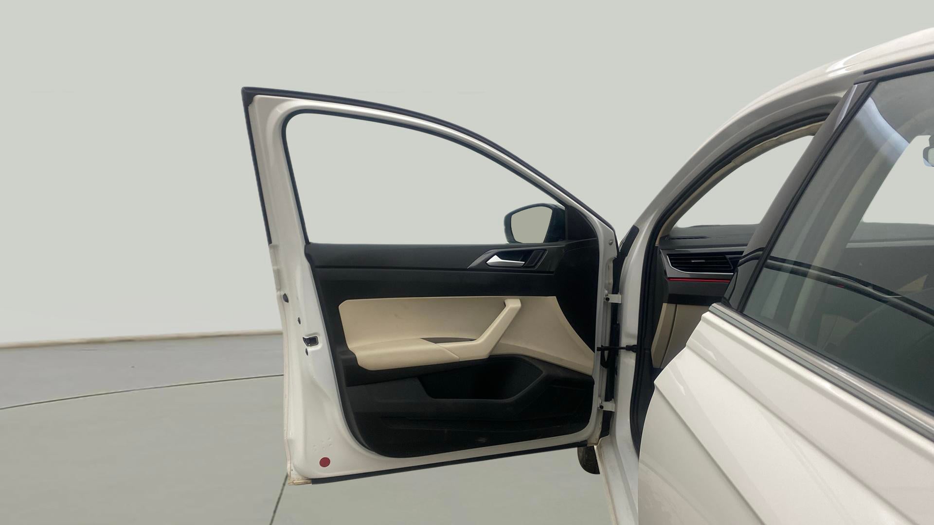 10670547764-7a7faf53bce74a229cbdd674d03541ca-Interior-24