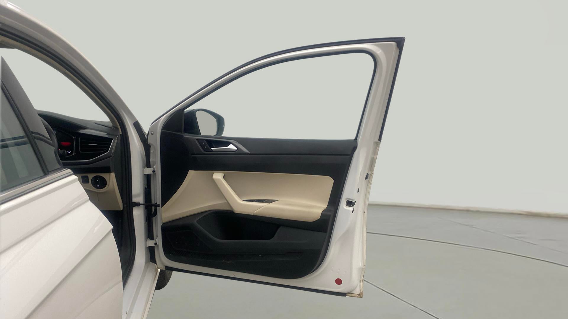 10670547764-7a7faf53bce74a229cbdd674d03541ca-Interior-22