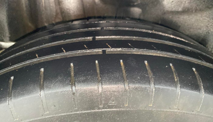 2022 Maruti Swift ZXI PLUS, Petrol, Manual, 57,015 km, Right Front Tyre Tread