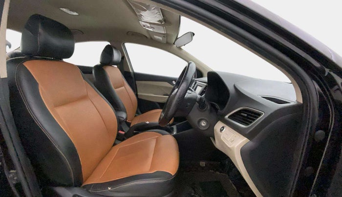 2019 Hyundai Verna 1.4 EX PETROL, CNG, Manual, 1,17,857 km, Right Side Front Door Cabin