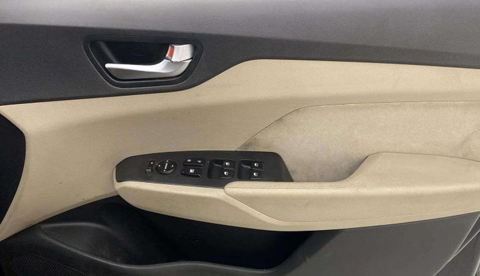 2019 Hyundai Verna 1.4 EX PETROL, CNG, Manual, 1,17,857 km, Driver Side Door Panels Control