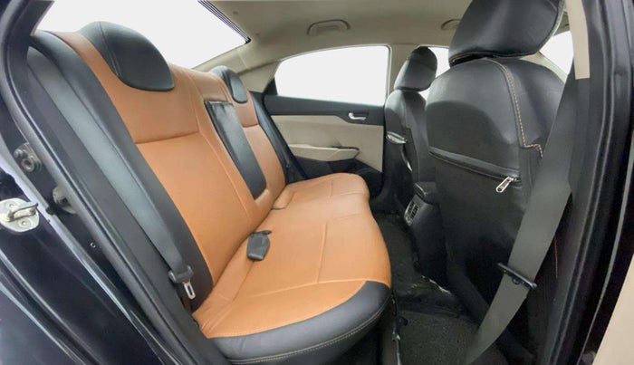 2019 Hyundai Verna 1.4 EX PETROL, CNG, Manual, 1,17,857 km, Right Side Rear Door Cabin