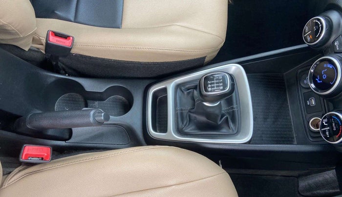 2019 Hyundai VENUE SX 1.4 CRDI, Diesel, Manual, 52,854 km, Gear Lever