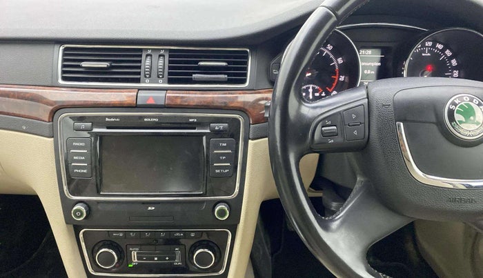 2013 Skoda Superb ELEGANCE 1.8 TSI MT, Petrol, Manual, 1,05,090 km, Air Conditioner