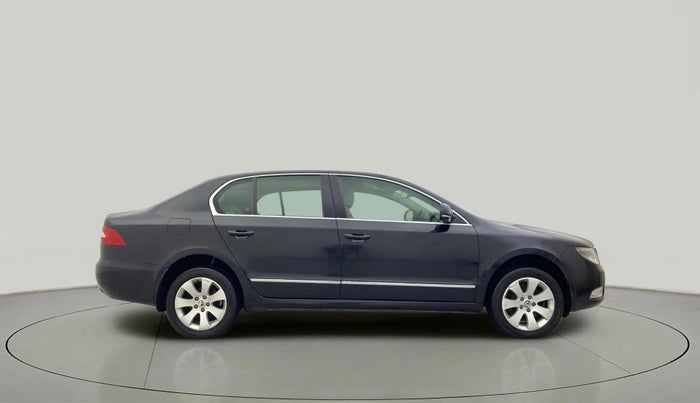 2013 Skoda Superb ELEGANCE 1.8 TSI MT, Petrol, Manual, 1,05,090 km, Right Side View