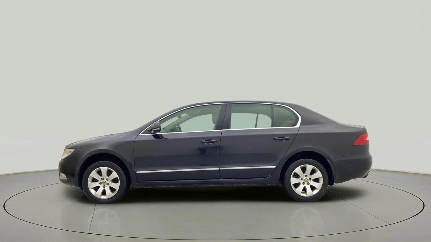 2013 Skoda Superb ELEGANCE 1.8 TSI MT, Petrol, Manual, 1,05,398 km, Left Side