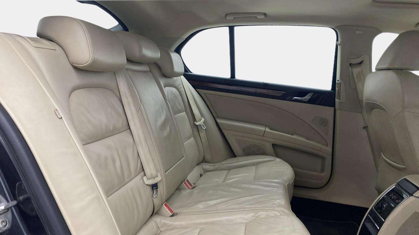 2013 Skoda Superb ELEGANCE 1.8 TSI MT, Petrol, Manual, 1,05,398 km, Right Side Rear Door Cabin