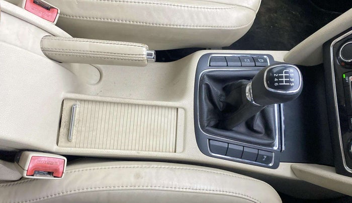2013 Skoda Superb ELEGANCE 1.8 TSI MT, Petrol, Manual, 1,05,090 km, Gear Lever